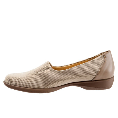 Trotters Jake T1464-143 Womens Beige Wide Leather Slip On Loafer Flats Shoes