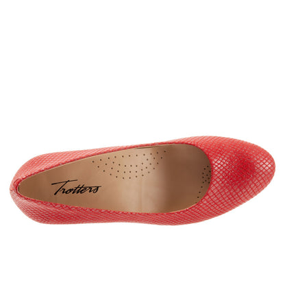 Trotters Fab T1905-600 Womens Red Narrow Leather Slip On Pumps Heels Shoes