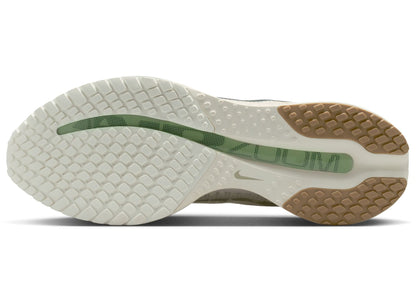 Nike Pegasus Premium in Pale Ivory / Black Spruce