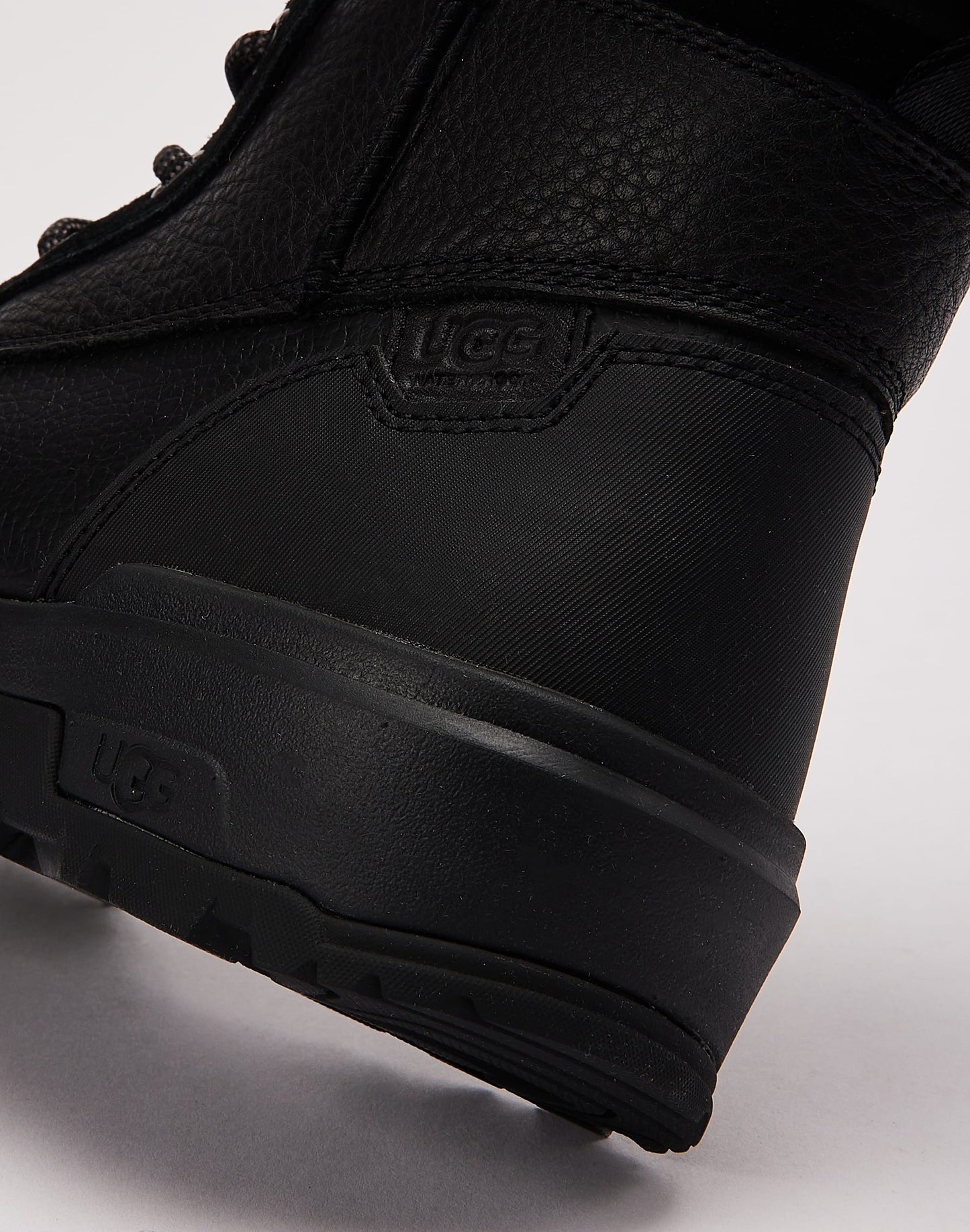 UGG Adirondack Boot XXV Grade-School